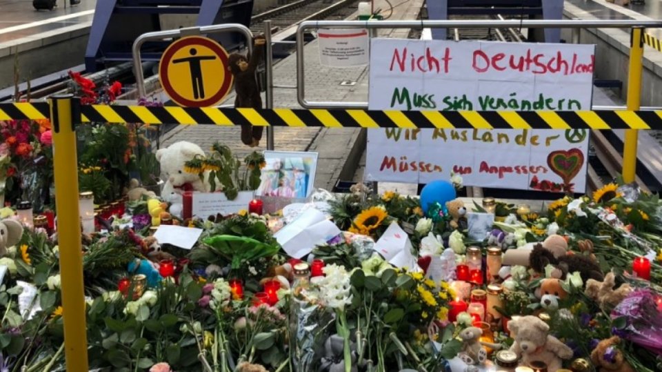 Pietní místo na frankfurtském nádraží